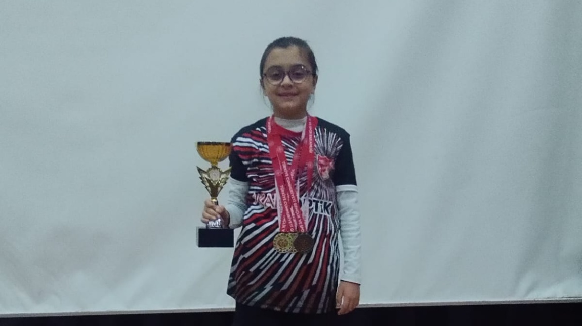 Sporcumuz Zeynep Sönmez 3 madalya ile turnuvaya damga vurdu